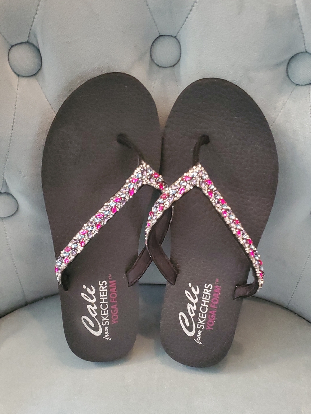 Sz 10 Skechers YOGA Black Flip Flops with Pink and Silver Crystal Straps